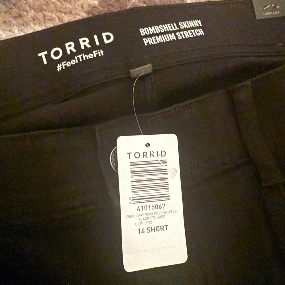 Torrid Black Studded Ankle Pants NWT - Picture 3 of 3